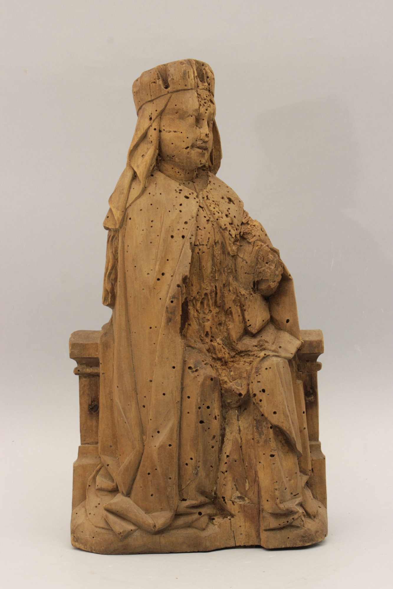 Thronende Maria aus der Dreikönigsgruppe in Gröningen (Johann-Friedrich-Danneil-Museum Salzwedel CC BY-NC-SA)