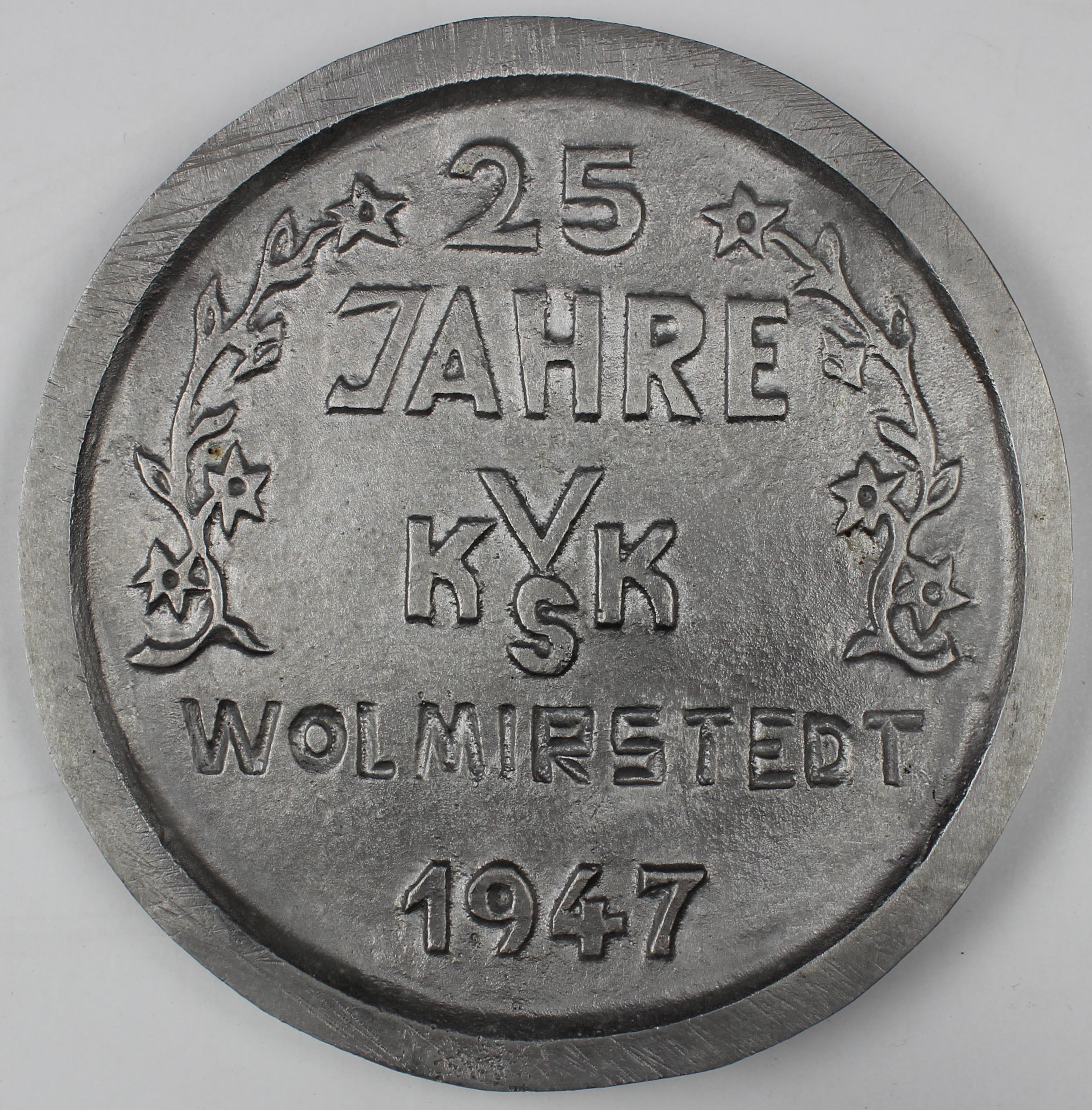 Plakette, 25 Jahre VKSK, 1947 (Museum Wolmirstedt RR-F)