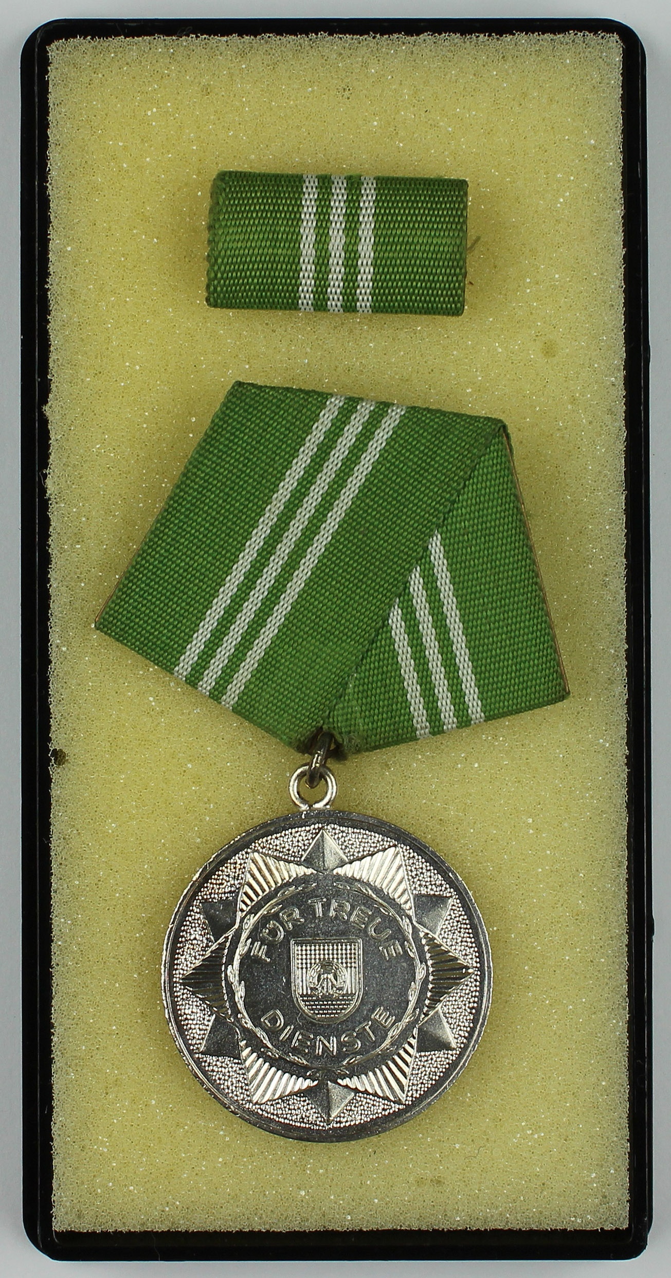 Medaille, Für treue Dienste, DDR (Museum Wolmirstedt RR-F)