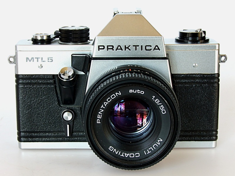 Kleinbildkamera "Praktica MTL 5" (Industrie- und Filmmuseum Wolfen CC BY-NC-SA)