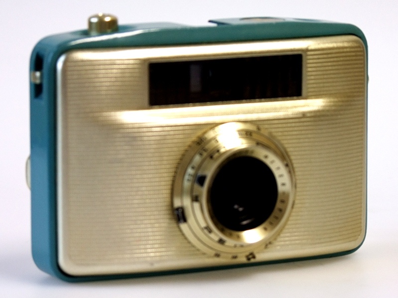 Kleinbildkamera "Penti II türkis/gold" (Industrie- und Filmmuseum Wolfen CC BY-NC-SA)