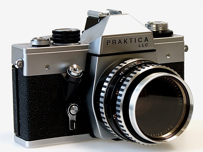 Kleinbildkamera "Praktica LLC" (Industrie- und Filmmuseum Wolfen CC BY-NC-SA)