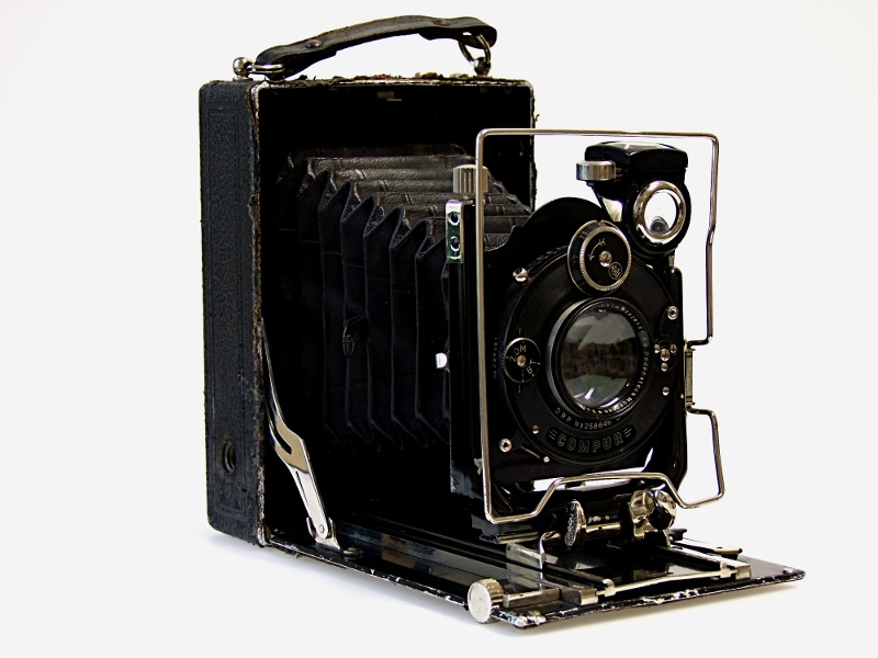 Plattenkamera  "Patent Duplex Compur 9 x 12" (Industrie- und Filmmuseum Wolfen CC BY-NC-SA)