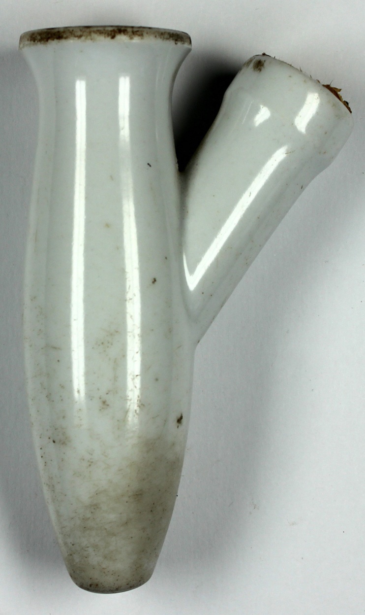 Porzellanpfeifenkopf, groß, lang, weiß (Museum Wolmirstedt RR-F)