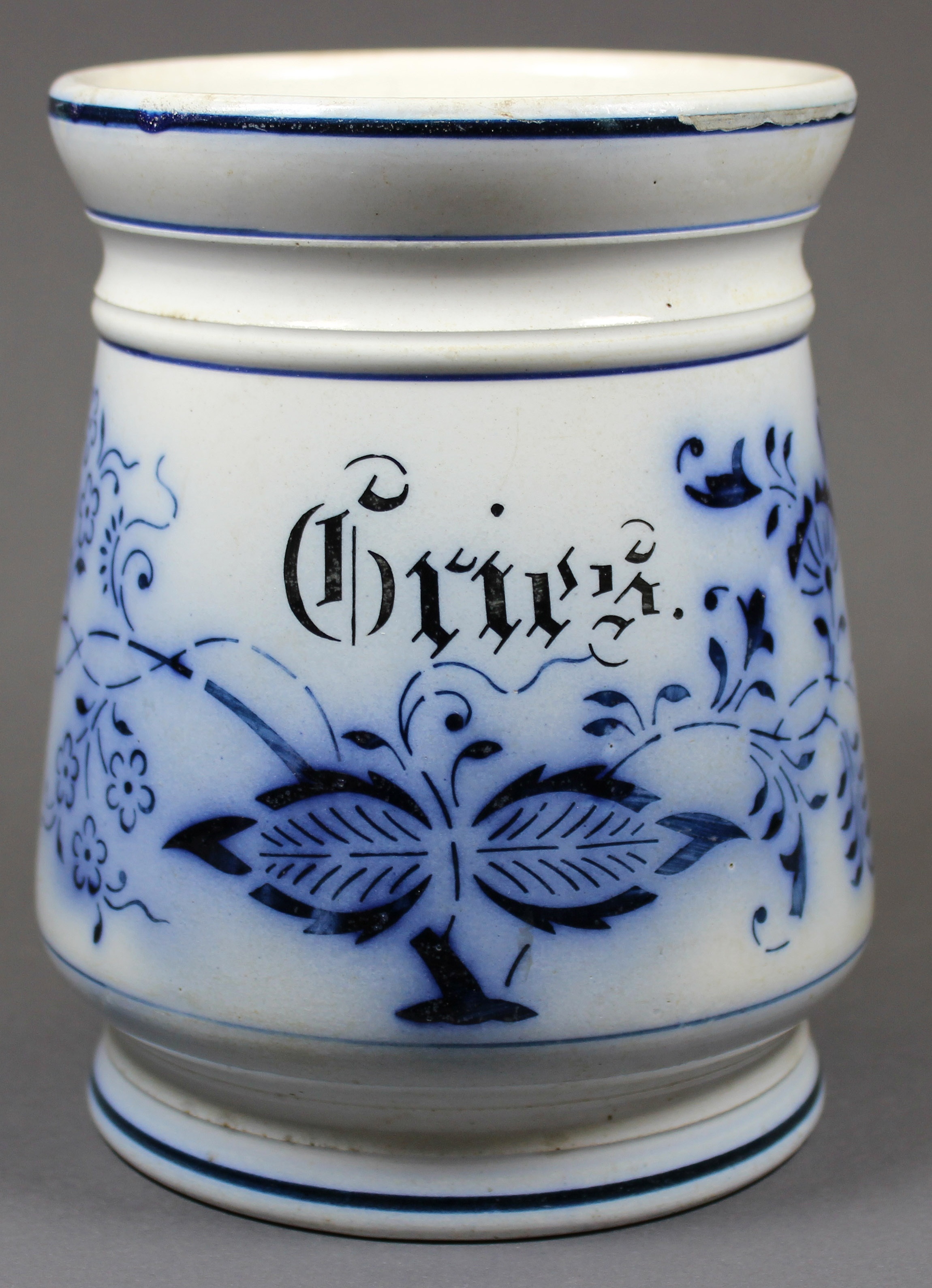 Vorratsgefäß für Gries, mit blauem floralen Muster, (Museum Wolmirstedt RR-F)