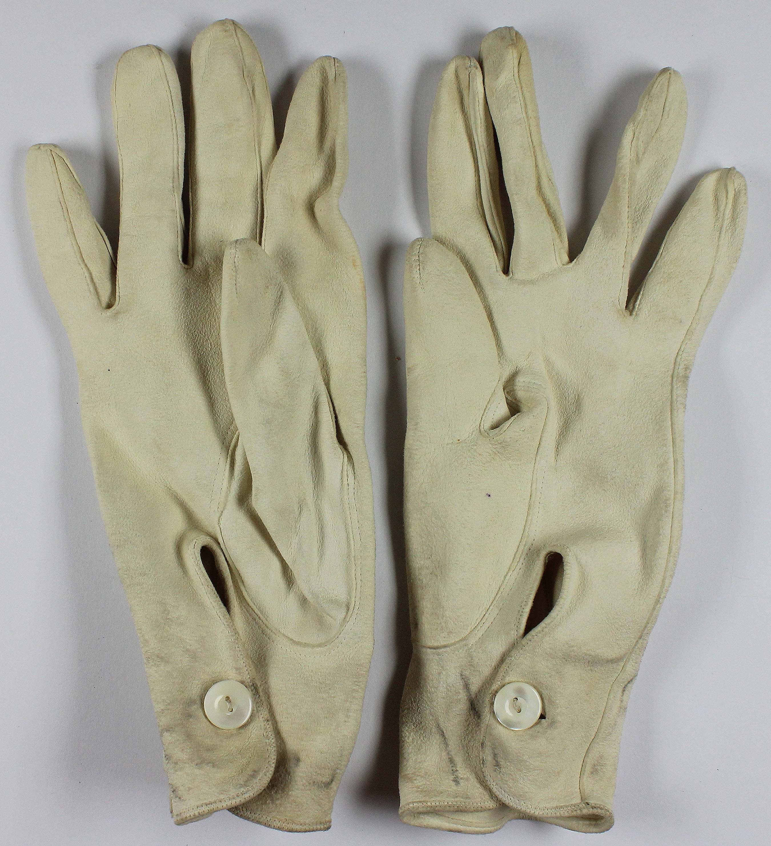 Handschuhe, weißes Leder (Museum Wolmirstedt RR-F)