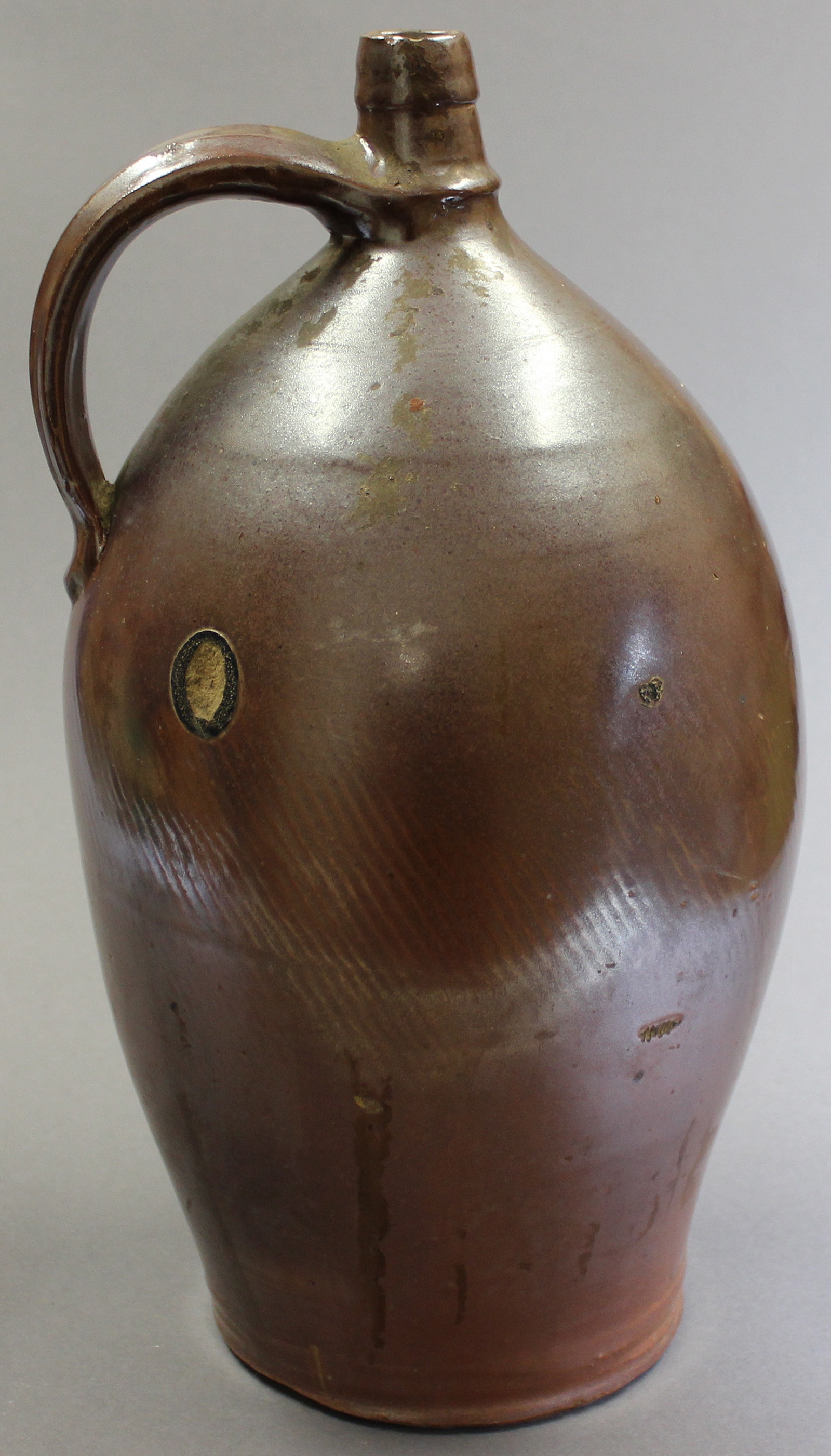 Flasche, braun, glasiert, mit Henkel (Museum Wolmirstedt RR-F)