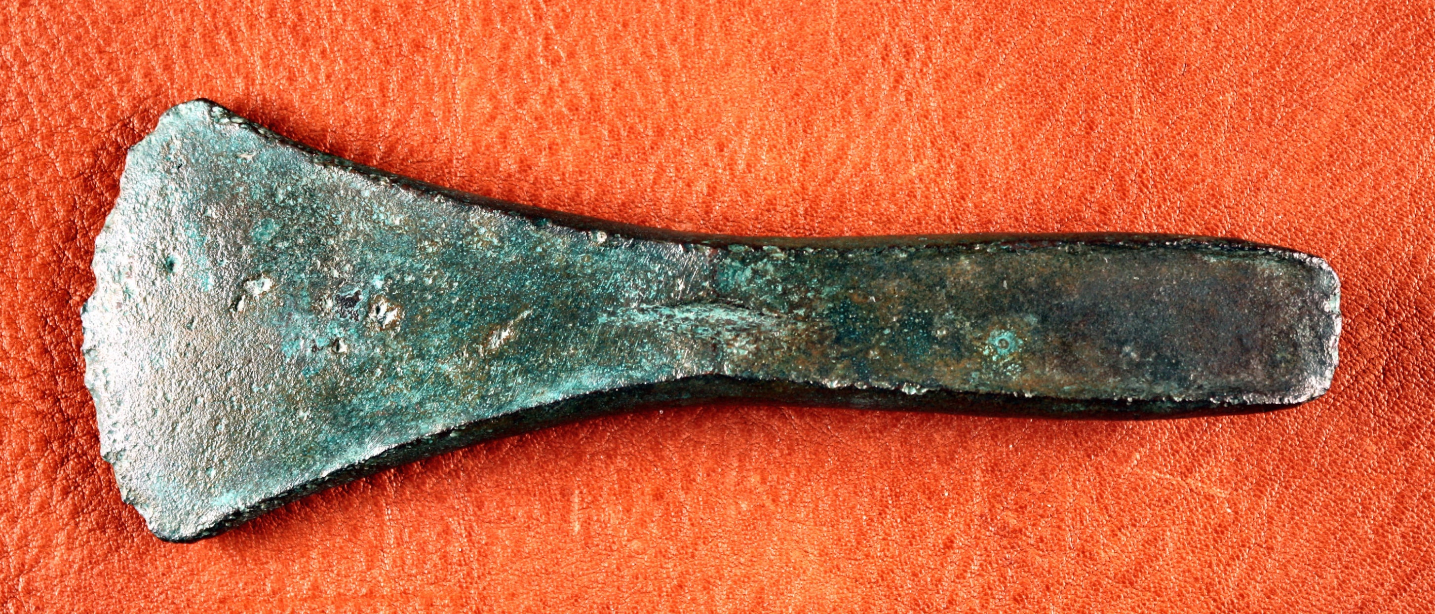 Randleistenbeil aus dem Hortfund von Kläden bei Stendal (Johann-Friedrich-Danneil-Museum Salzwedel CC BY-NC-SA)