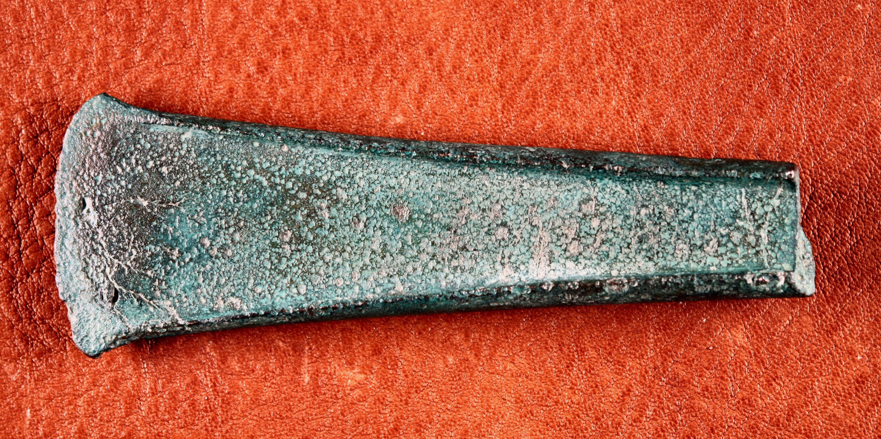 Fragment eines Randleistenbeils aus dem Hortfund von Kläden (Johann-Friedrich-Danneil-Museum Salzwedel CC BY-NC-SA)