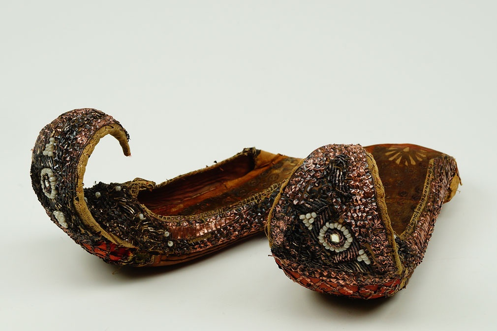 Pantoffeln („Mojari“?) Indien, 19. Jh. (Museum Weißenfels - Schloss Neu-Augustusburg CC BY-NC-SA)