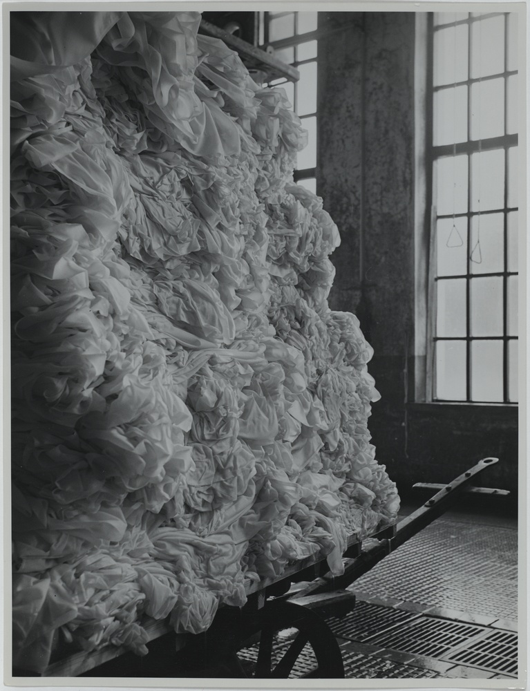Stoffe auf einem Karren, Textilproduktion, Textilfabrik Heberlein (Kulturstiftung Sachsen-Anhalt CC BY-NC-SA)
