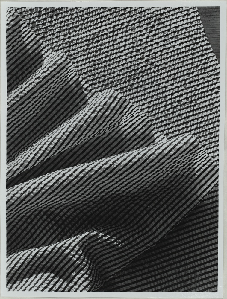 Gekräuselter Stoff mit Streifenmuster, Textilfabrik Heberlein (Kulturstiftung Sachsen-Anhalt CC BY-NC-SA)