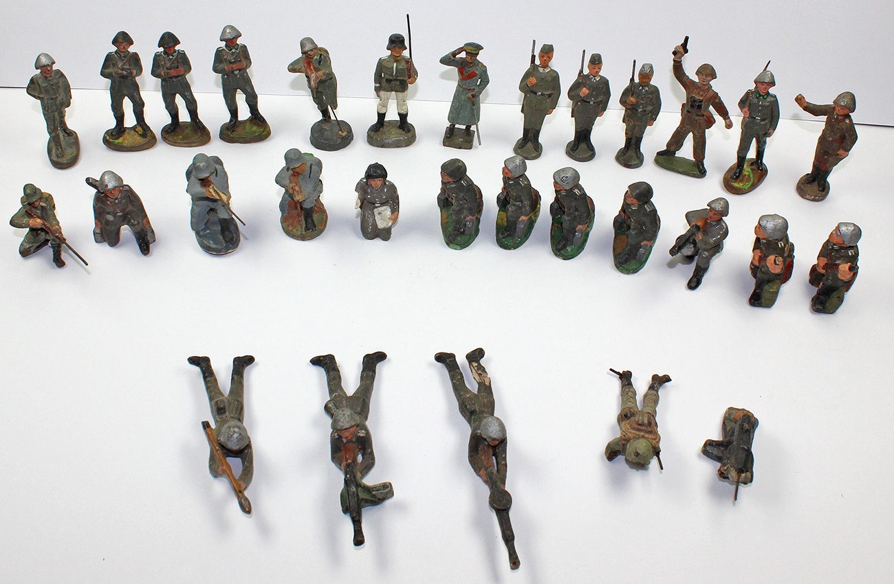 Spielzeugsoldaten, klein, Wehrmacht, 30 Stück (Museum Wolmirstedt RR-F)