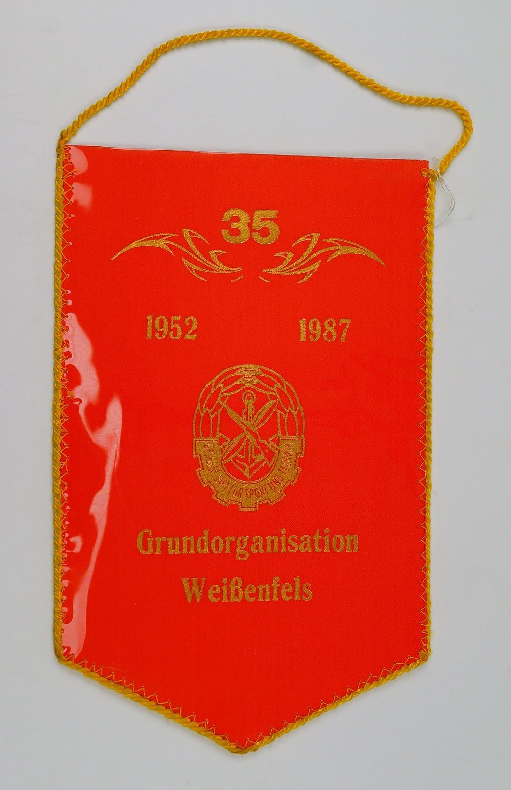 Wimpel 35 Jahre Gesellschaft für Sport und Technik (GST), 1987 (Museum Weißenfels - Schloss Neu-Augustusburg CC BY-NC-SA)