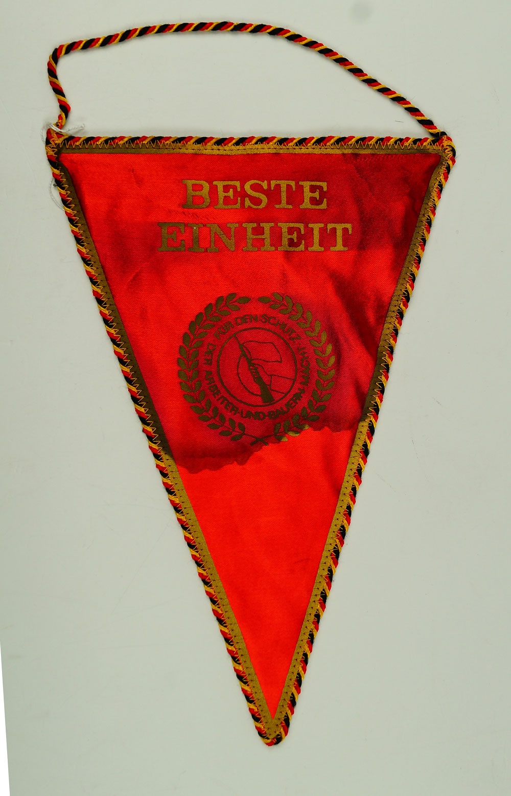 Wimpel "Beste Einheit" der Kampfgruppen der DDR, 80er Jahre (Museum Weißenfels - Schloss Neu-Augustusburg CC BY-NC-SA)