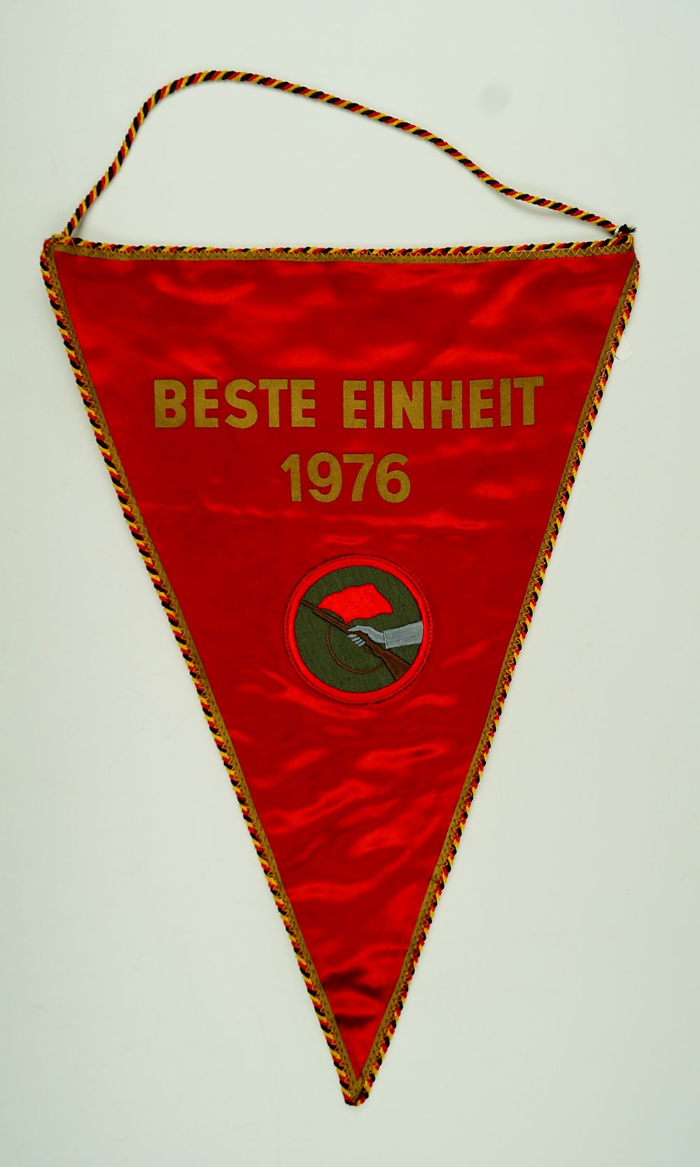 Wimpel Beste Einheit 1976, Kampfgruppen der DDR (Museum Weißenfels - Schloss Neu-Augustusburg CC BY-NC-SA)