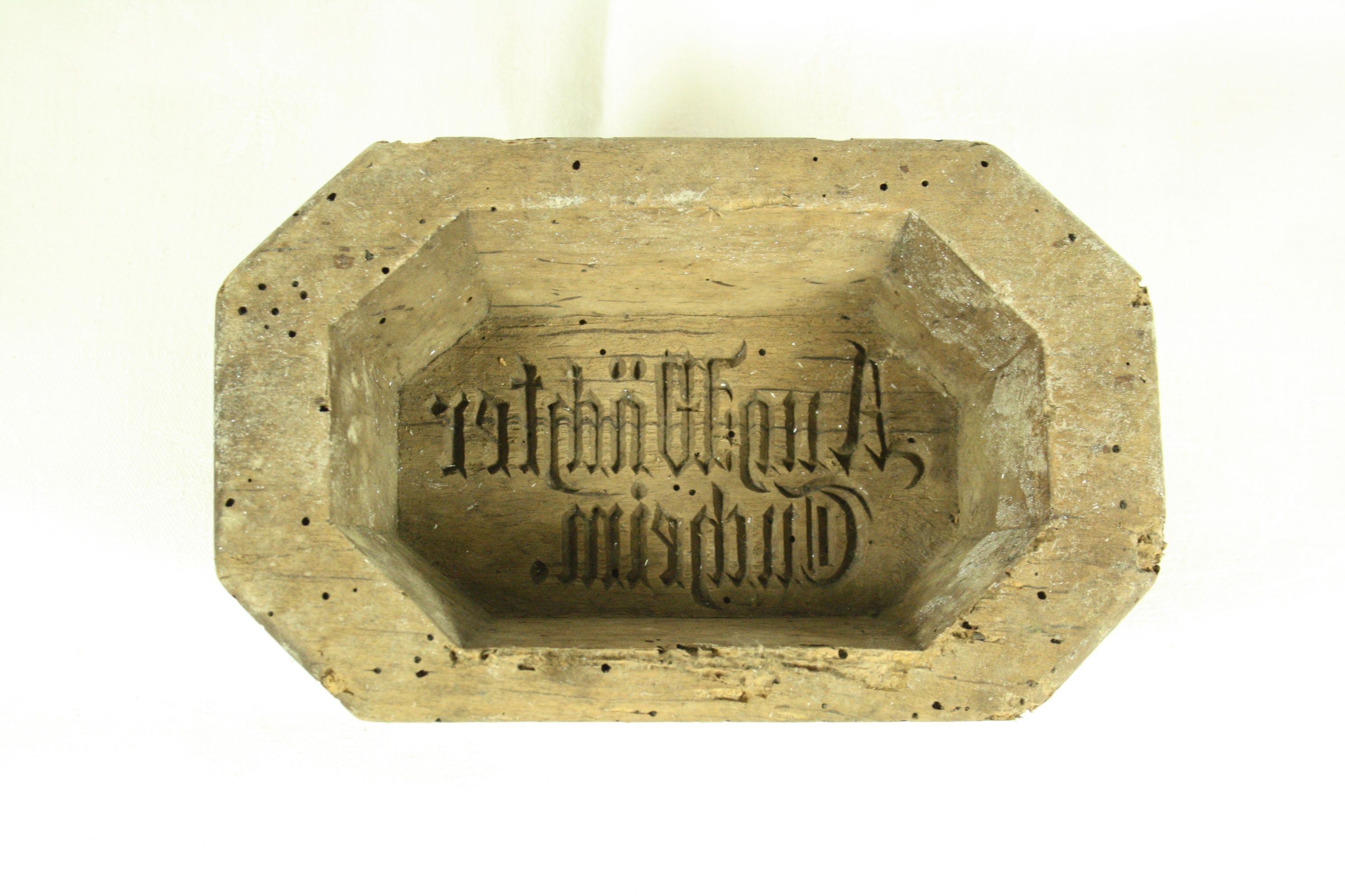 Butterform mit Inschrift „Aug. Wächter, Tucheim“ (Kreismuseum Jerichower Land, Genthin CC BY-NC-SA)
