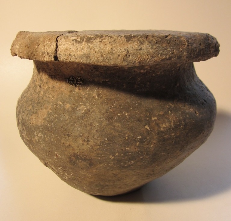 Urne^mit Deckschale (Museum Schloss Bernburg CC BY-NC-SA)