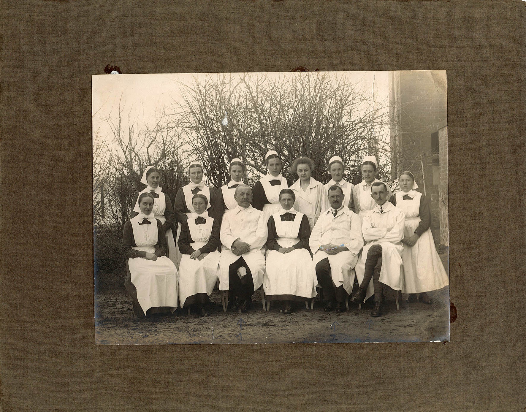 Gruppenbild Personal Krankenhaus Wolmirstedt um 1925 (Museum Wolmirstedt RR-F)