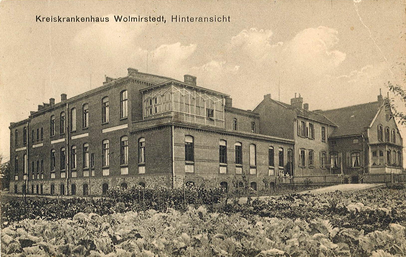 Postkarte mit Hinteransicht des Kreiskrankenhauses Wolmirstedt, 1923? (Museum Wolmirstedt RR-F)