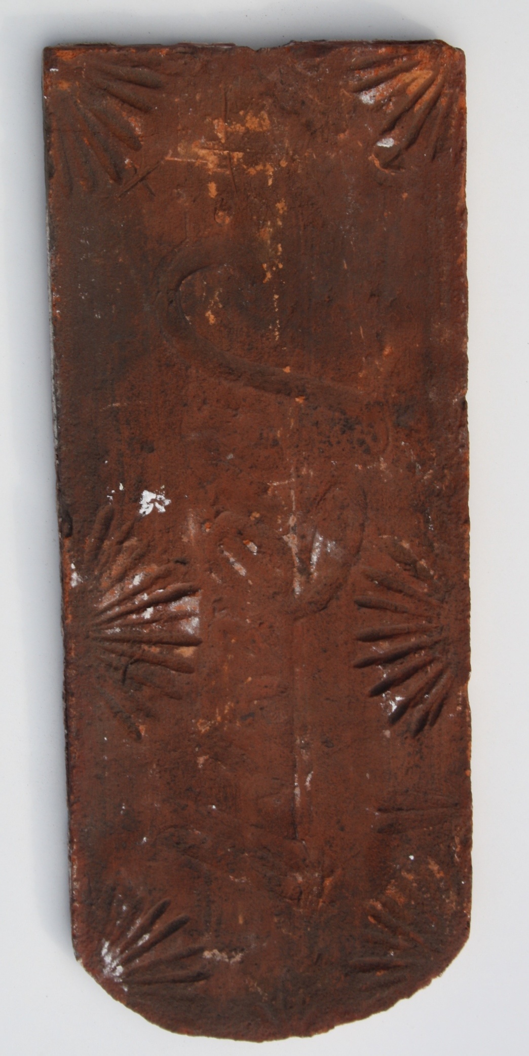 Sonnenziegel mit Sonnenzeichen und Inschrift (Kreismuseum Jerichower Land, Genthin CC BY-NC-SA)