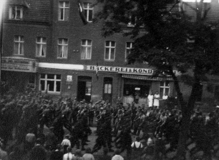 Besuch Adolf Hitlers - SA-Aufmarsch in Piesteritz (Haus der Geschichte Wittenberg RR-F)