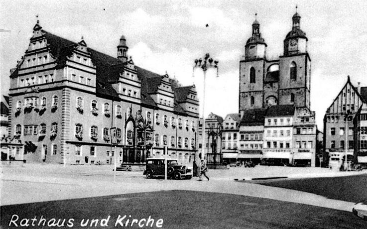 Blick auf den Wittenberger Markt mit Rathaus und Stadtkirche (Haus der Geschichte Wittenberg RR-F)