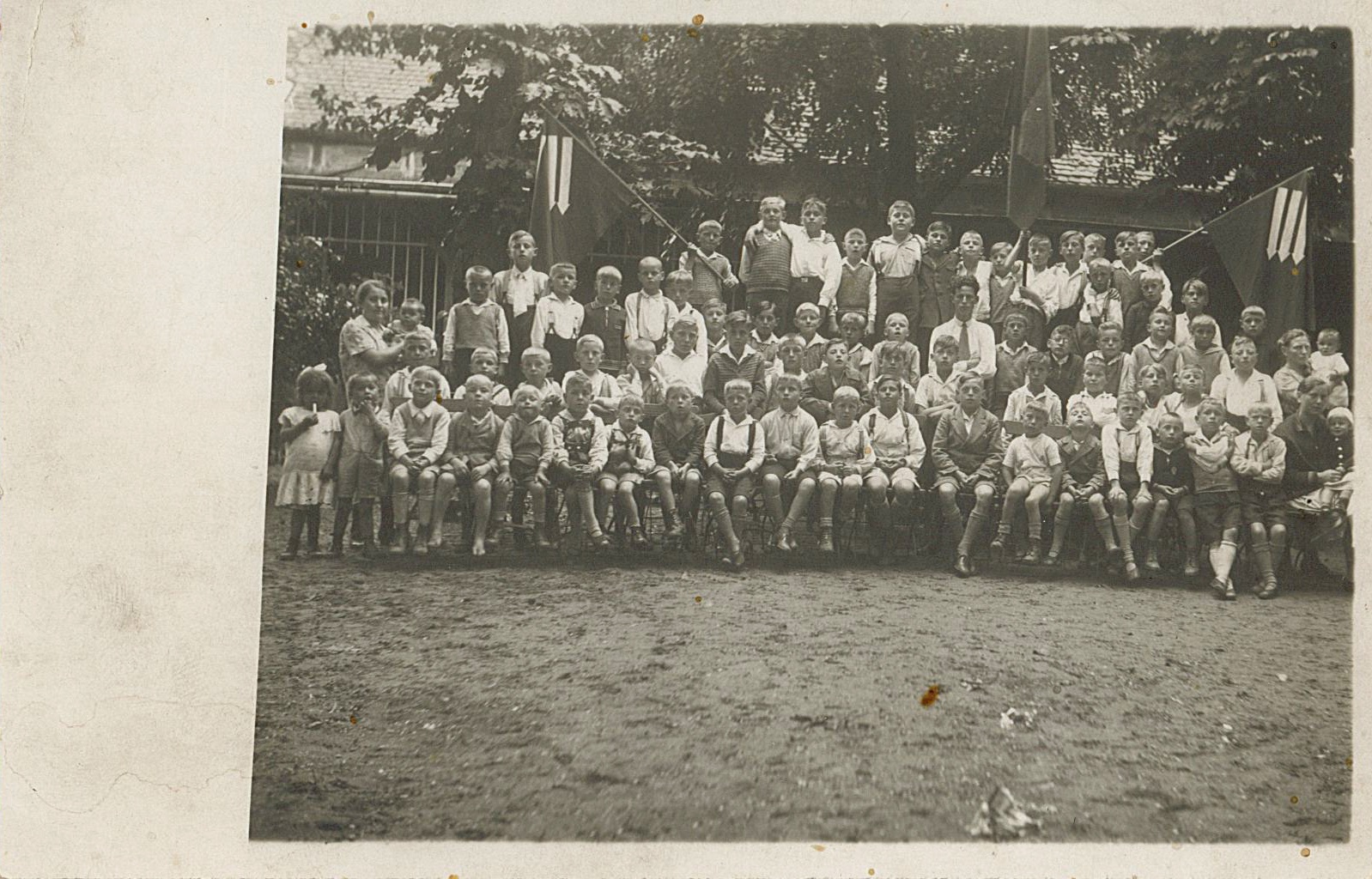 Kinderfest in Ölmann`s Garten, Glindenberg (1932) (Museum Wolmirstedt RR-F)
