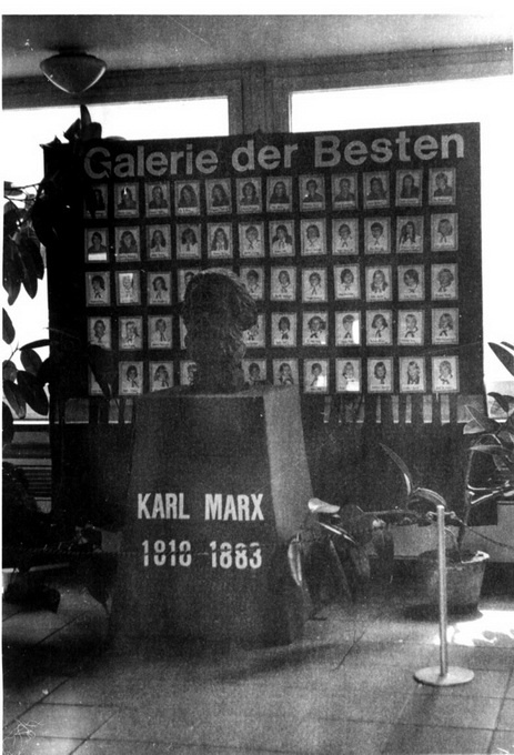 Karl-Marx-Schule Wittenberg - Tafel der besten Schüler (Haus der Geschichte Wittenberg RR-F)