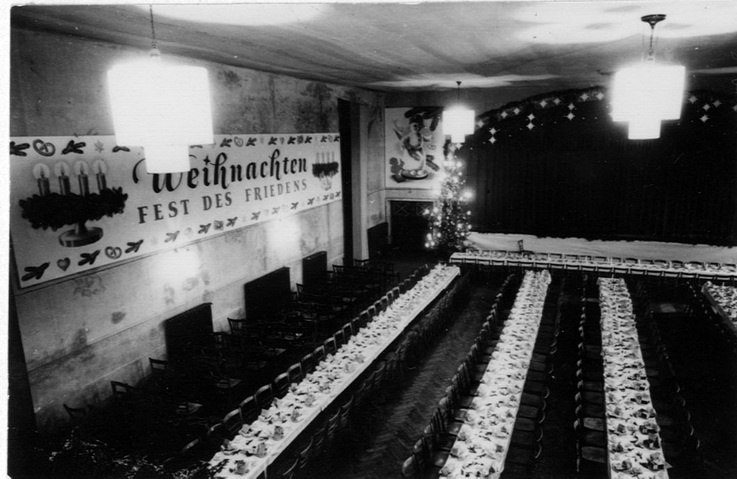 Wittol - Gedeckte Tafeln für die Kinderweihnachtsfeier im Klubhaus „Hermann Kürschner“ (Haus der Geschichte Wittenberg RR-F)