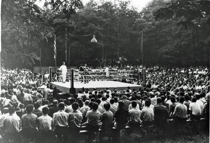 Boxkampfveranstaltung auf der "Kleinen Waldbühne" im Volkspark Piesteritz (Haus der Geschichte Wittenberg RR-F)