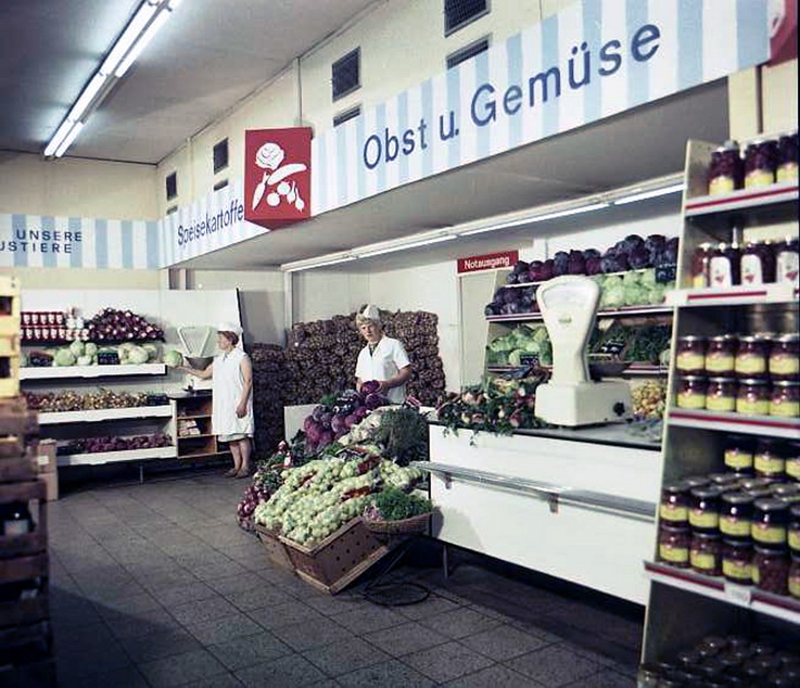 Blick in die Gemüseabteilung einer Kaufhalle (Haus der Geschichte Wittenberg RR-F)