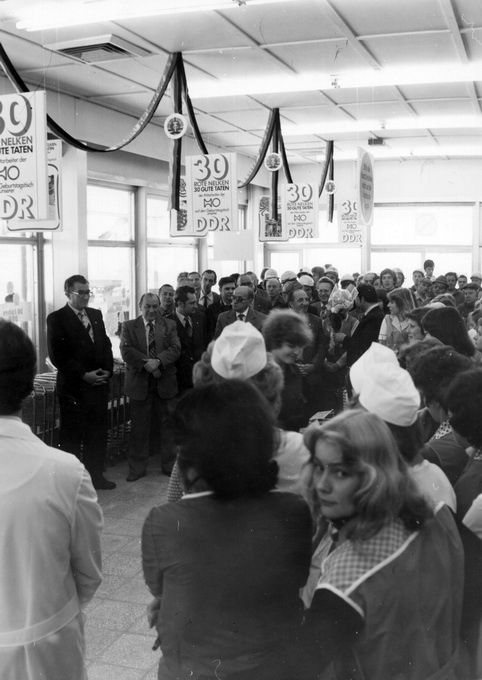 Eröffnung der Kaufhalle „30. Jahrestag“, Wittenberg, Str. der Befreiung (Haus der Geschichte Wittenberg RR-F)