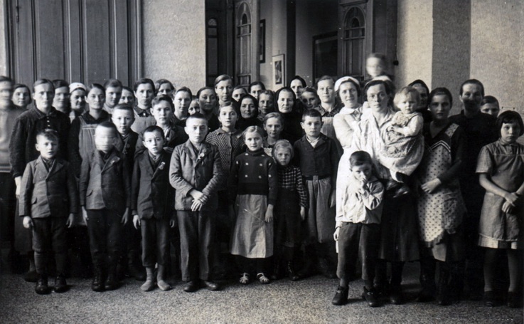 Flüchtlingslager in Tetschen-Bodenbach in einer Mädchenschule (Haus der Geschichte Wittenberg RR-F)