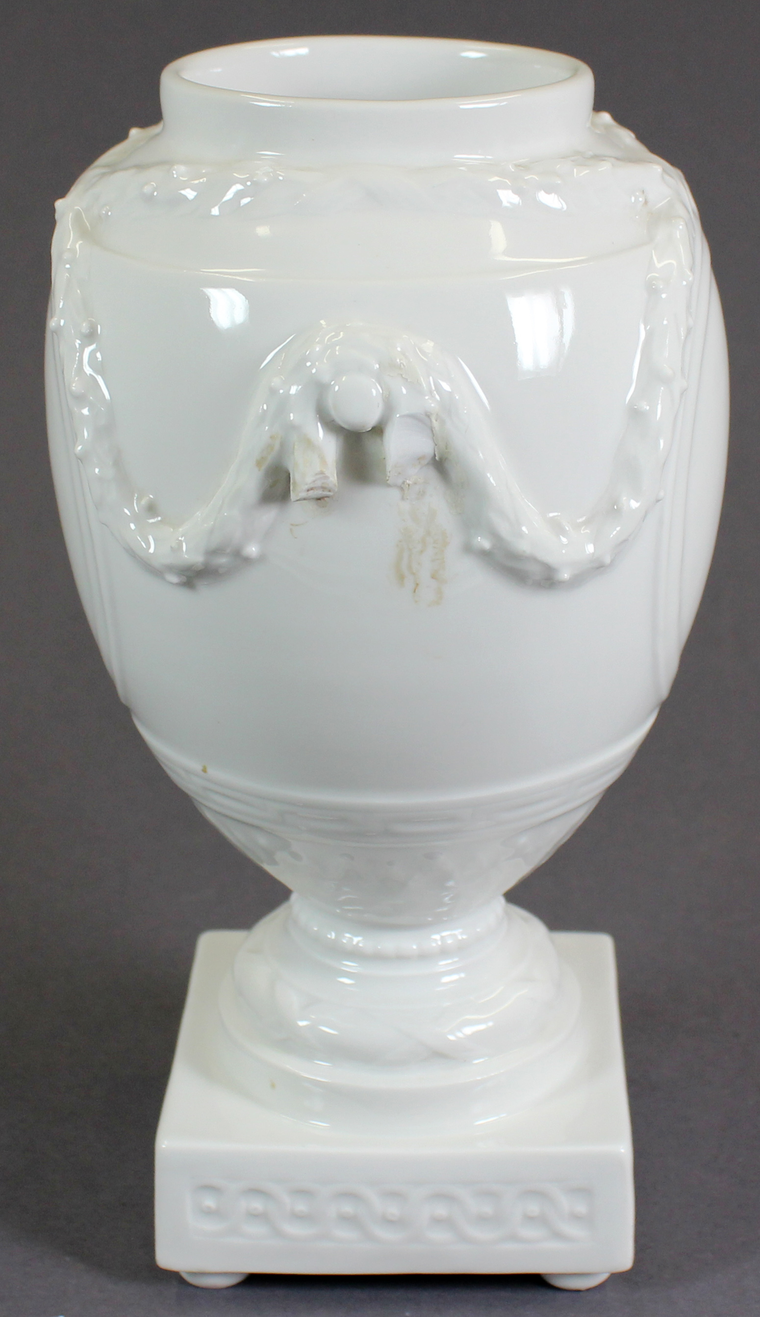 Pokal/Vase, weißes Porzellan (Museum Wolmirstedt RR-F)