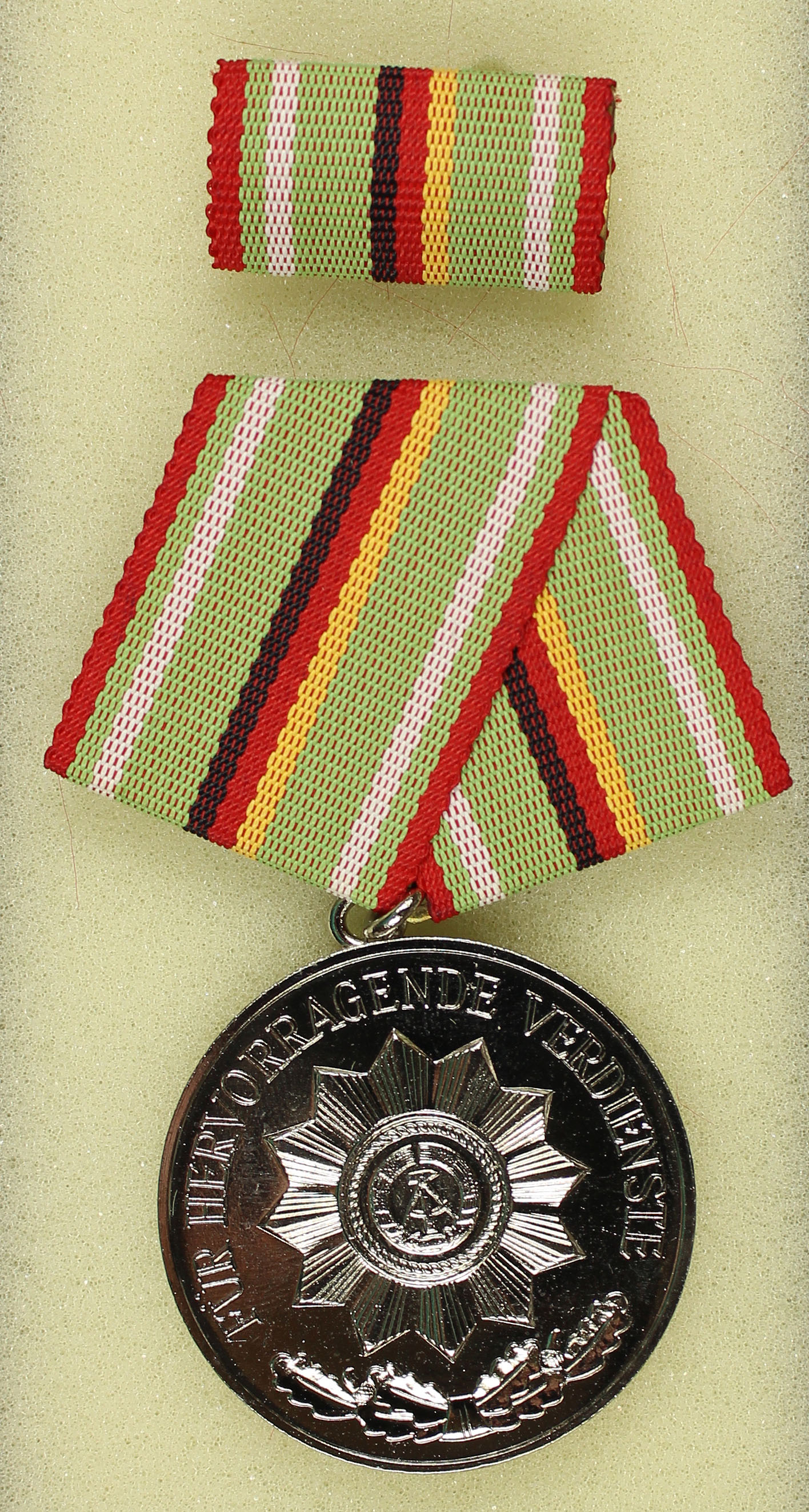 Medaille für hervorragende Leistungen (Museum Wolmirstedt RR-F)