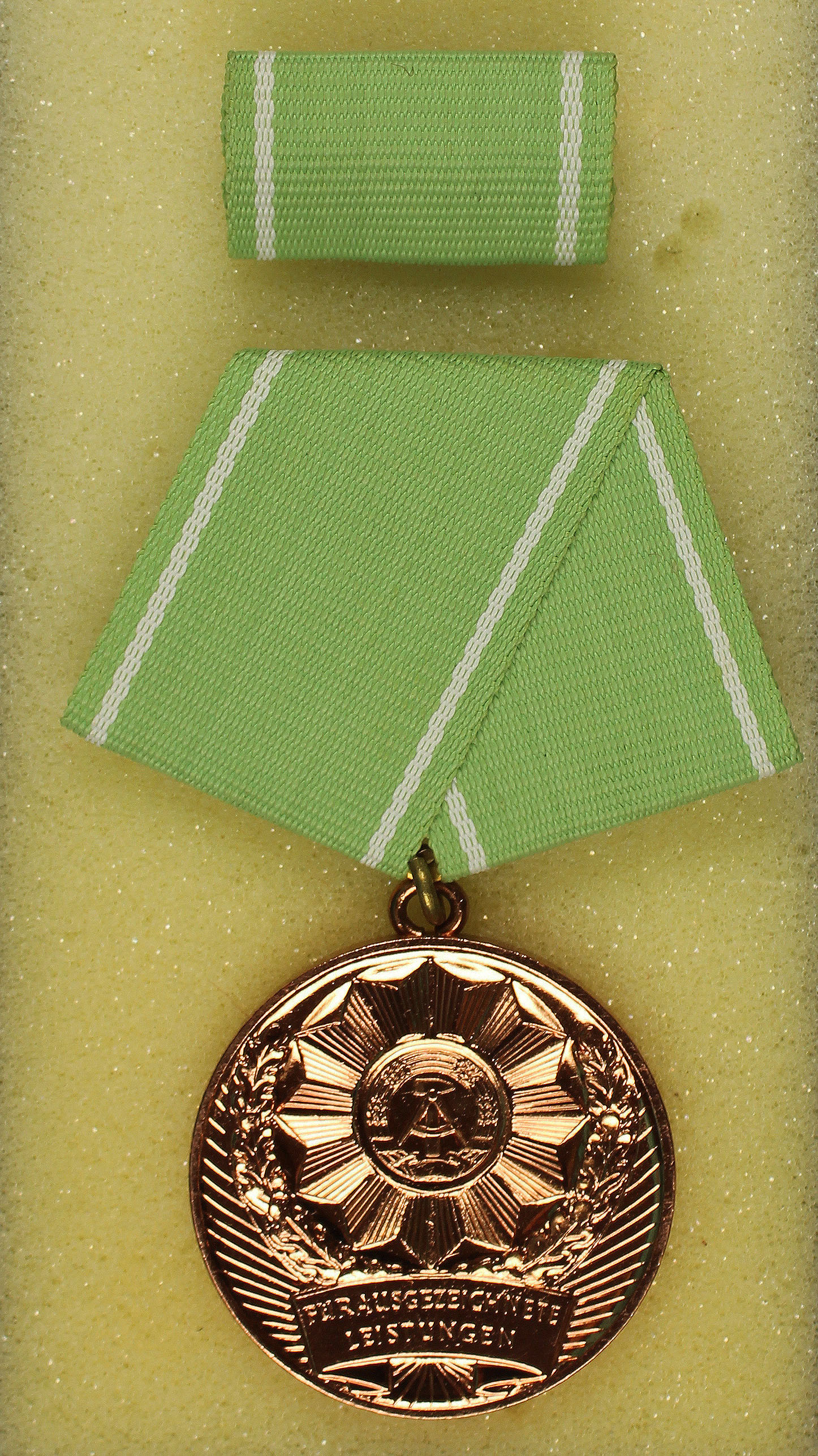 Medaille für ausgezeichnete Leistungen (Museum Wolmirstedt RR-F)