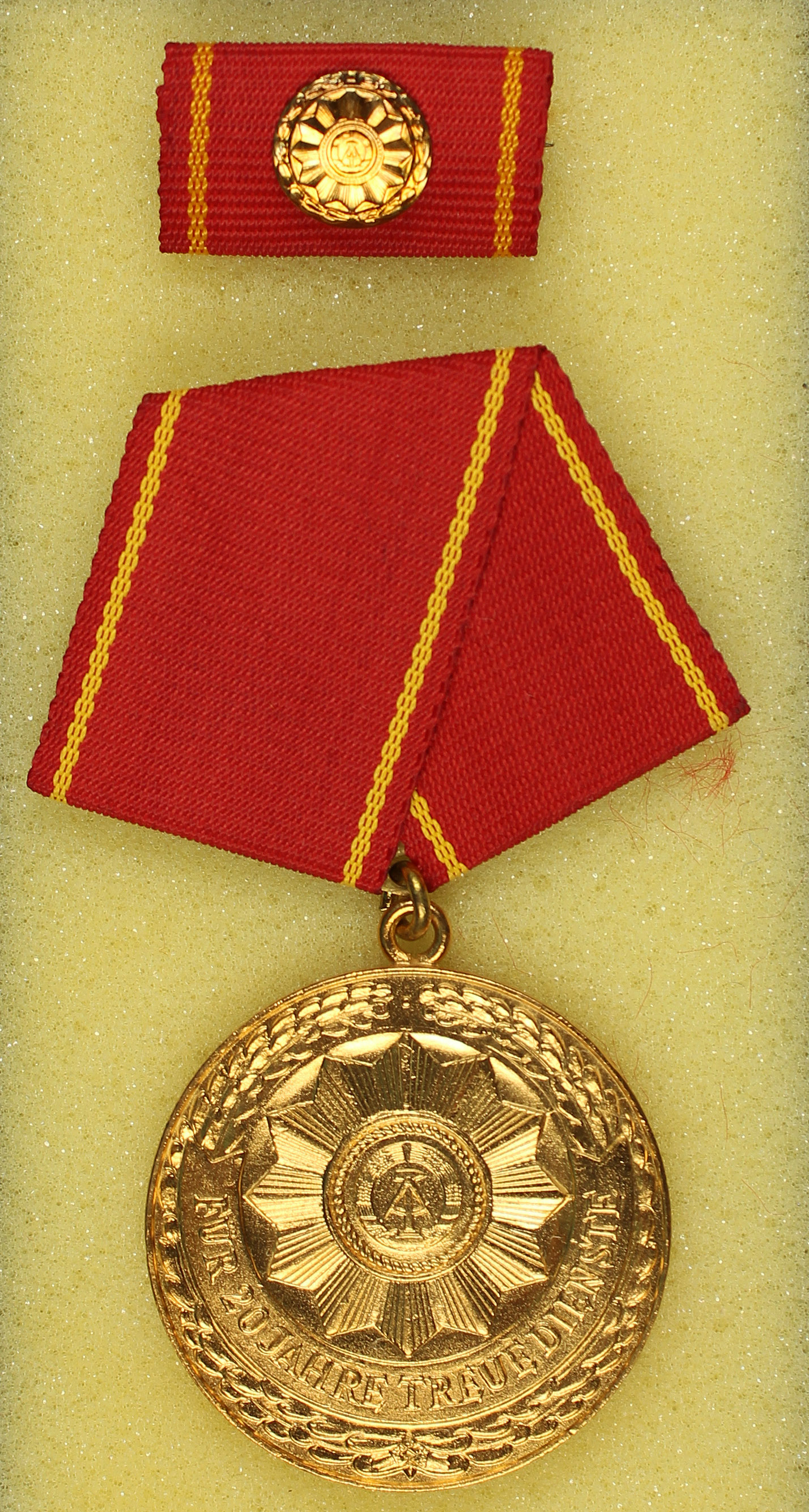 DDR B.0213 Verdienstmedaille MdI Bronze 