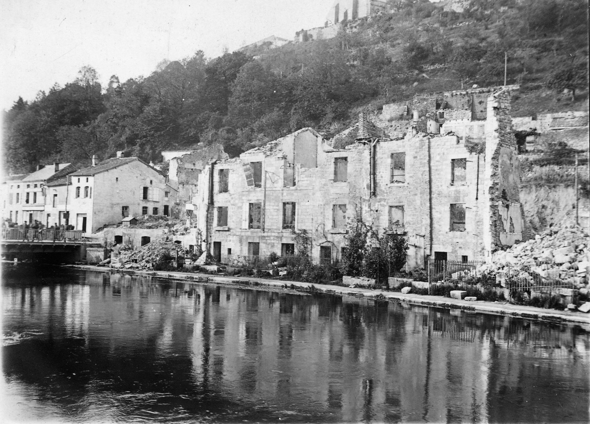Zerstörte Häuser im französischen Dun-sur-Meuse (Haus der Geschichte Wittenberg RR-F)