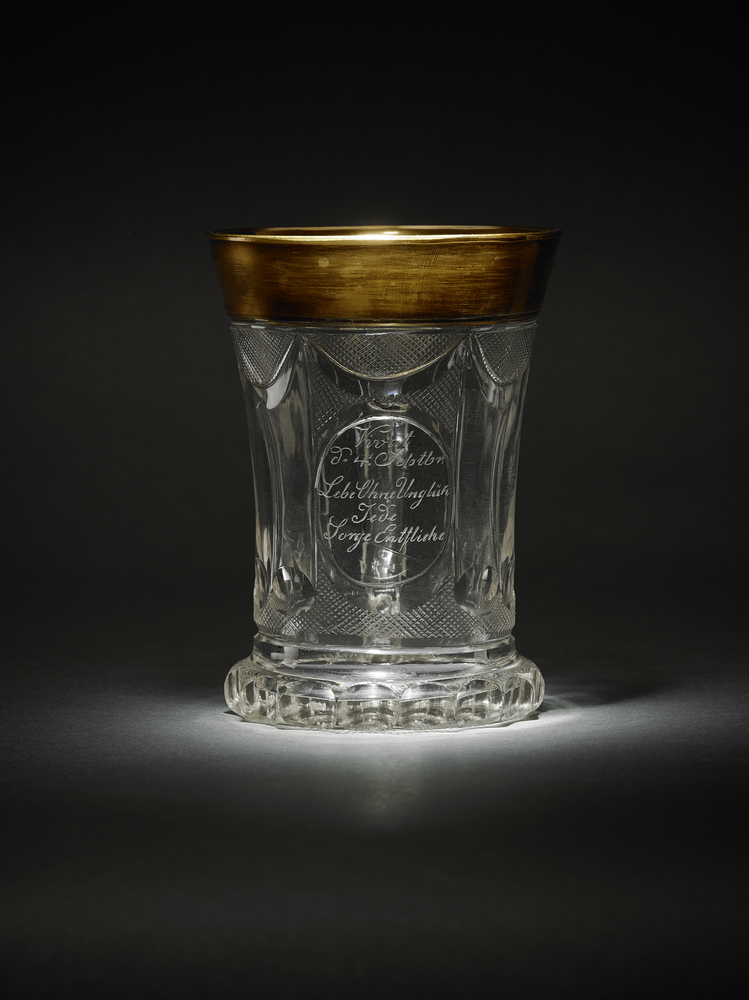 Henkelglas mit Goldborte (Kulturstiftung Sachsen-Anhalt RR-F)