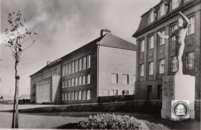 S/W Fotografie - Bitterfeld, Verwaltungsgebäude IG Farben (Kreismuseum Bitterfeld RR-F)