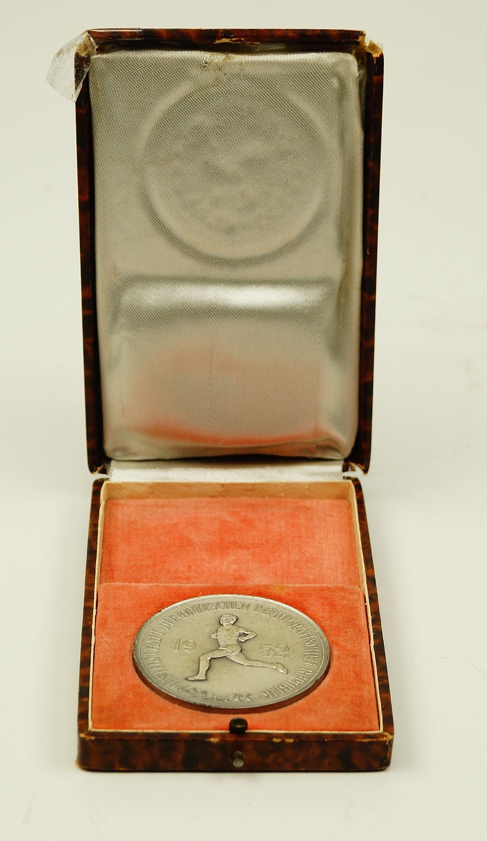 Medaille "Meisterschaft der Deutschen Demokratischen Republik 1952" (Museum Weißenfels CC BY-NC-SA)