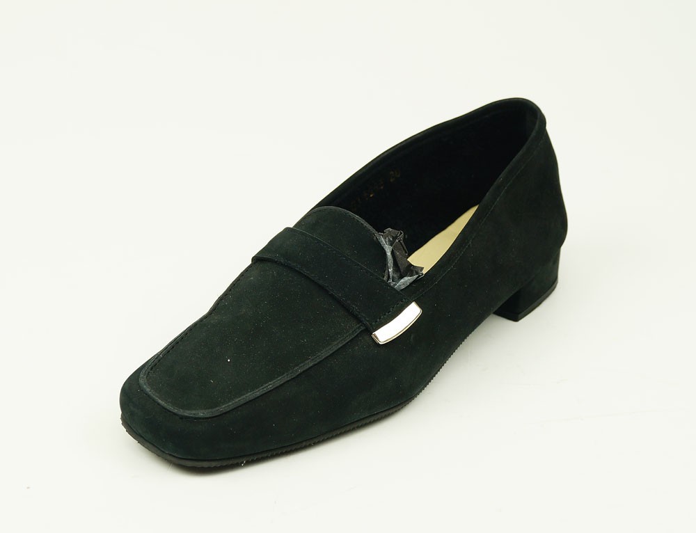 Schwarzer Loafer von Robert Clergerie, Gr. 5 1/2 (linker Schuh) (Museum Weißenfels CC BY-NC-SA)