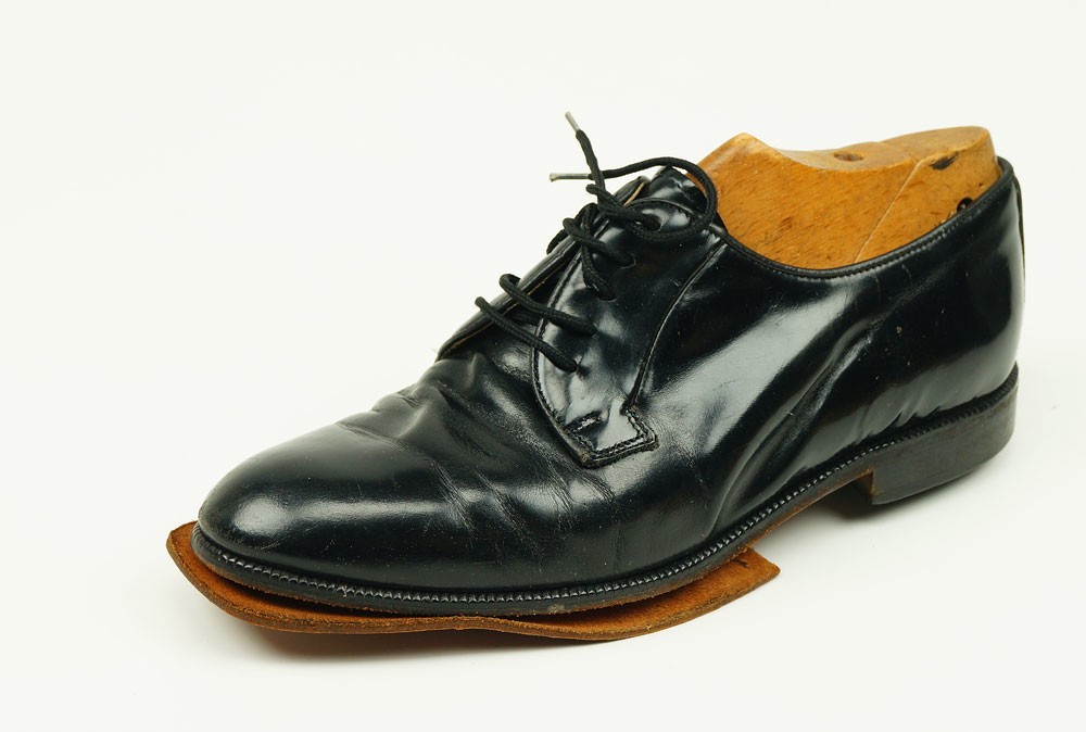 Anschauungsmodell Schuhbau: Herrenschnürschuh, Größe 40 (linker Schuh) (Museum Weißenfels CC BY-NC-SA)