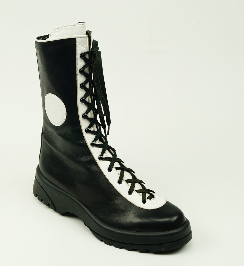 Boots, Karl Lagerfeld, Gr. 7 (rechter Schuh) (Museum Weißenfels CC BY-NC-SA)