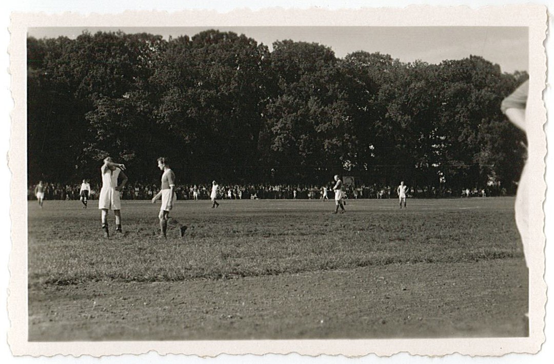 Fußballspiel im Stadion am Küchenhorn, 1950er Jahre [1] (Museum Wolmirstedt RR-F)