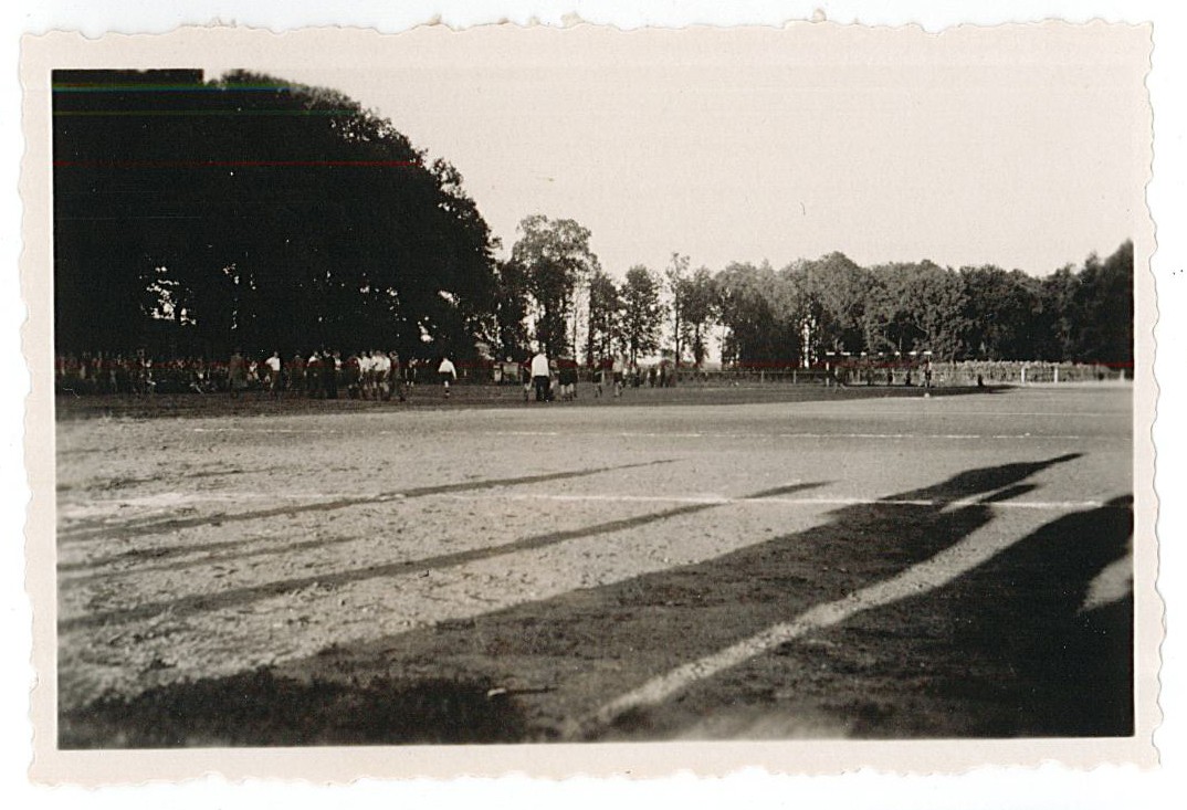 Fußballspiel im Stadion am Küchenhorn, 1950er Jahre [2] (Museum Wolmirstedt RR-F)