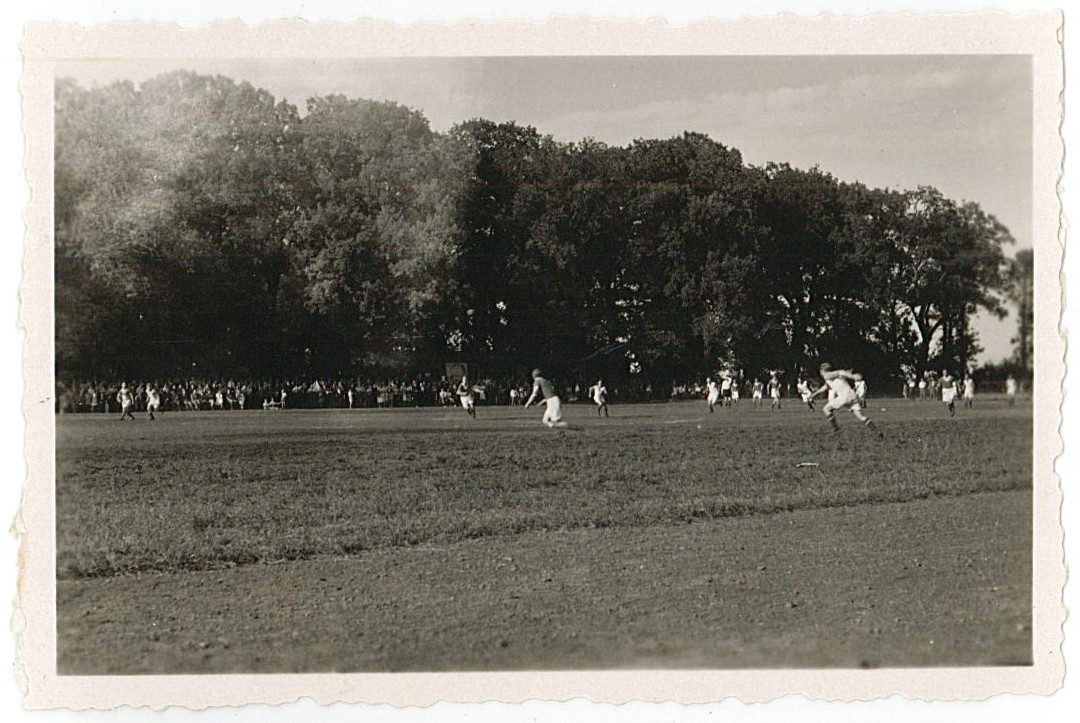 Fußballspiel im Stadion am Küchenhorn, 1950er Jahre [3] (Museum Wolmirstedt RR-F)