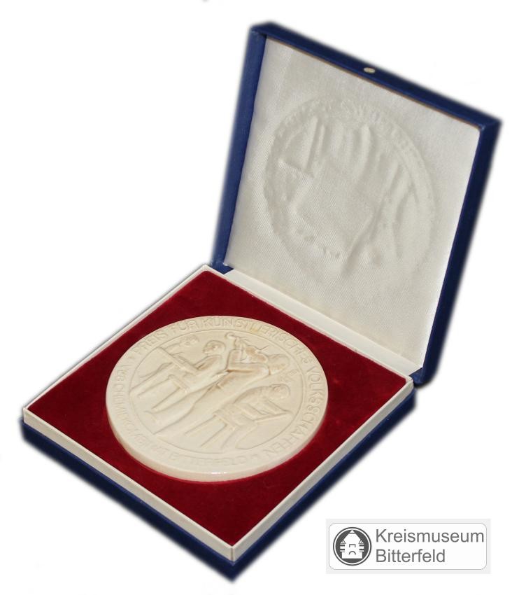 Porzellanmedaille Preis für Künstlerisches Volkschaffen, VEB CKB (Kreismuseum Bitterfeld RR-F)