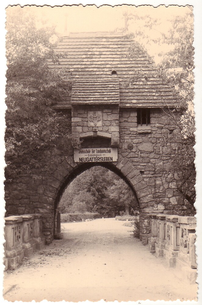 Schloss Neugattersleben, Blick auf Brückentorbogen (Museum Schloss Bernburg / Deutsche Stiftung Denkmalschutz CC BY-NC-SA)